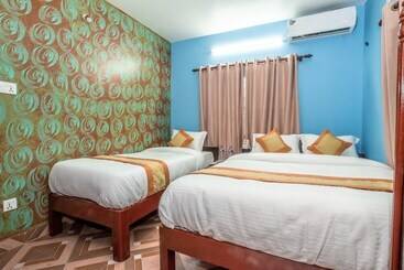 هتل Omega By Oyo Rooms