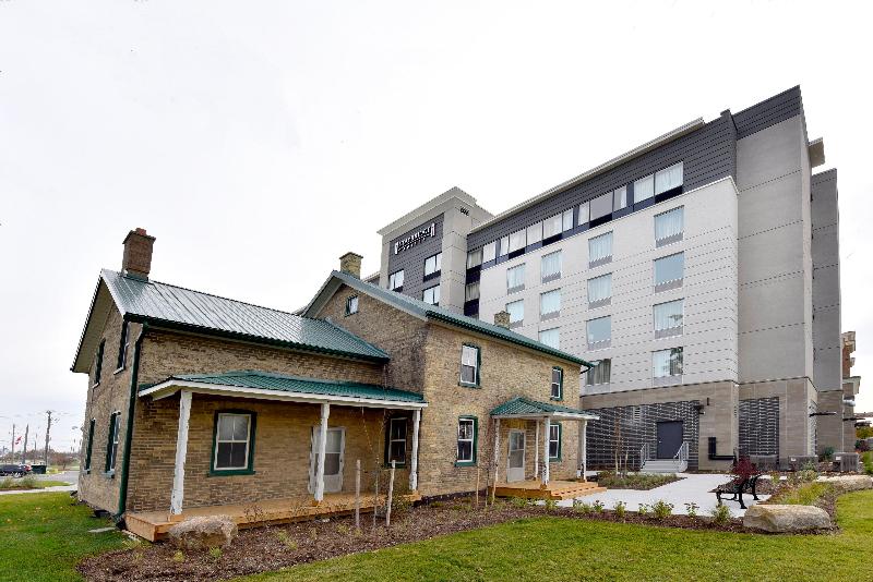 هتل Staybridge Suites Waterloo  St. Jacobs Area