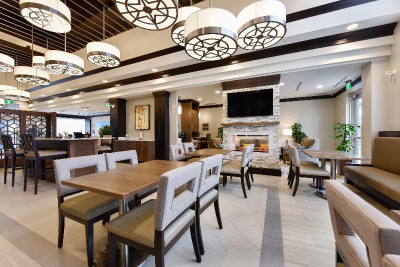 هتل Staybridge Suites Waterloo  St. Jacobs Area