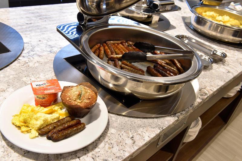 هتل Staybridge Suites Waterloo  St. Jacobs Area