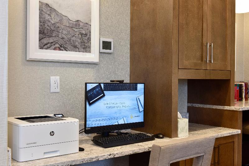 هتل Staybridge Suites Waterloo  St. Jacobs Area