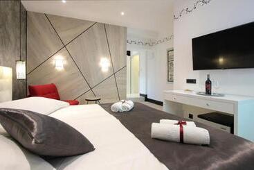 مسافرخانه Well Of Life Luxury Rooms