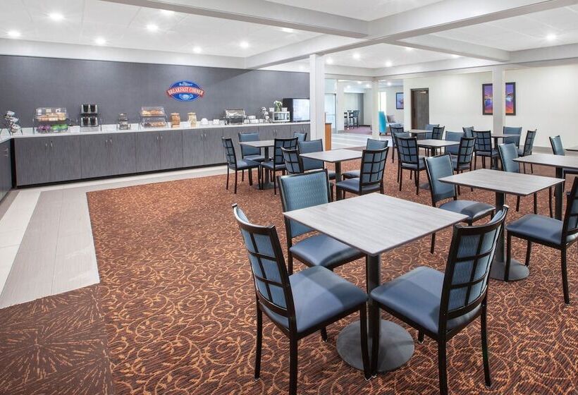 هتل Baymont By Wyndham Grand Rapids Near Downtown
