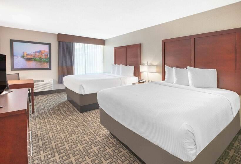 هتل Baymont By Wyndham Grand Rapids Near Downtown