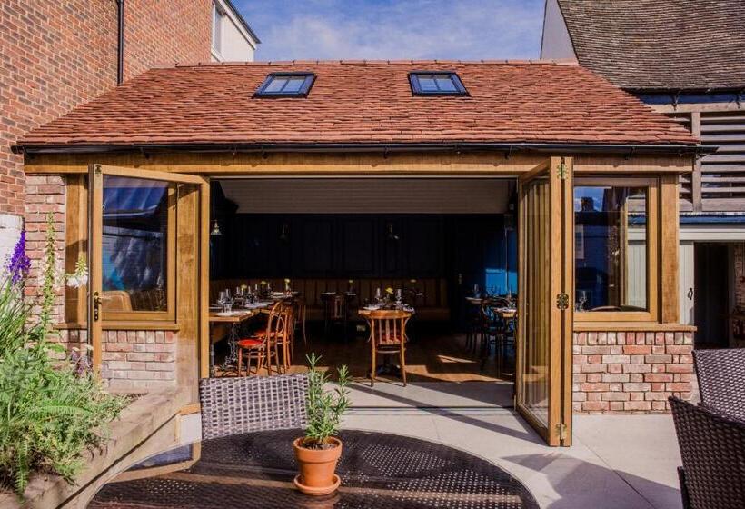 مسافرخانه The Corner House Canterbury
