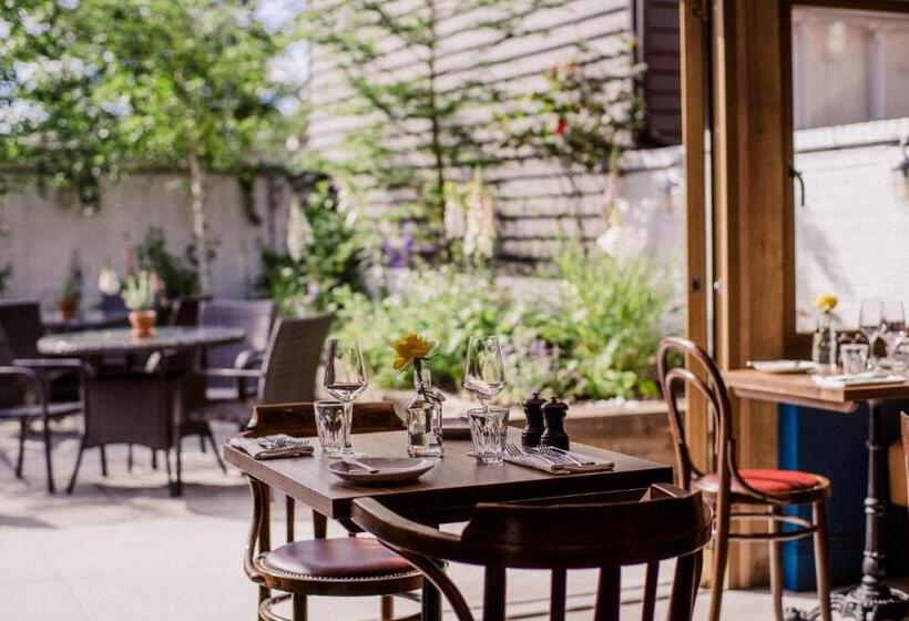 مسافرخانه The Corner House Canterbury