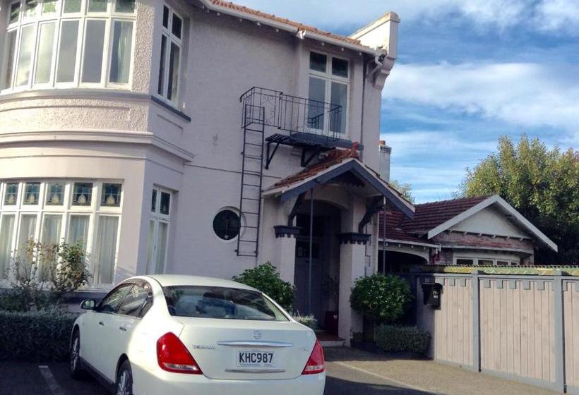 Albatross Inn Bed & Breakfast