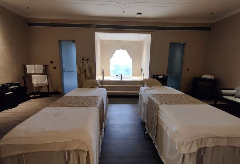 Fotos del hotel Taj Skyline Ahmedabad:  2