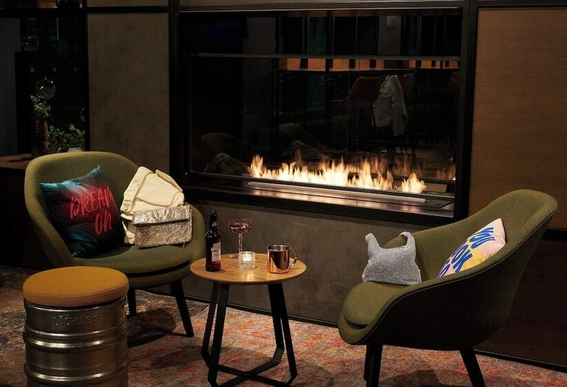 Fotos del hotel Moxy Edinburgh Fountainbridge:  3