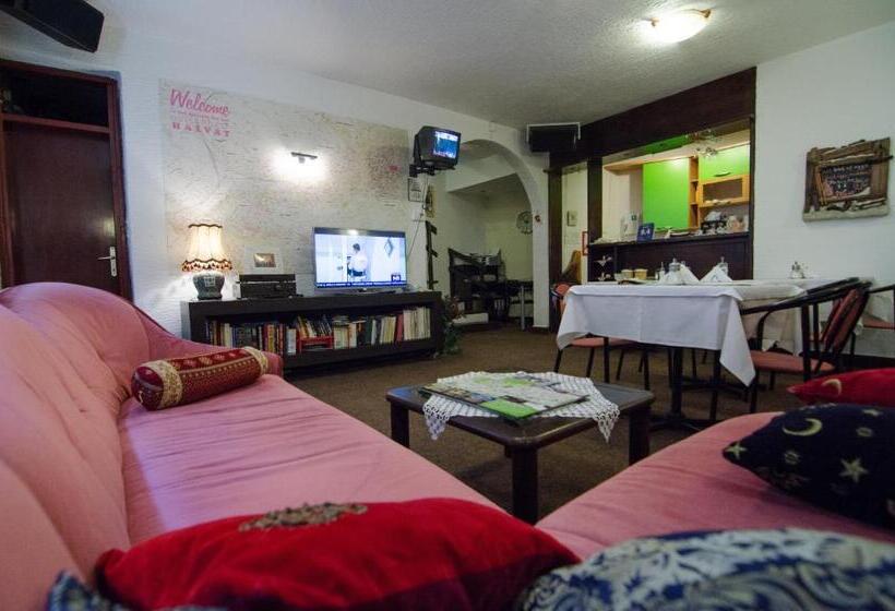 Fotos del hotel Halvat Guesthouse:  2