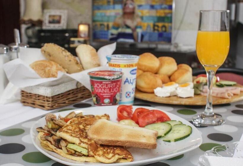 Fotos del hotel Halvat Guesthouse:  3