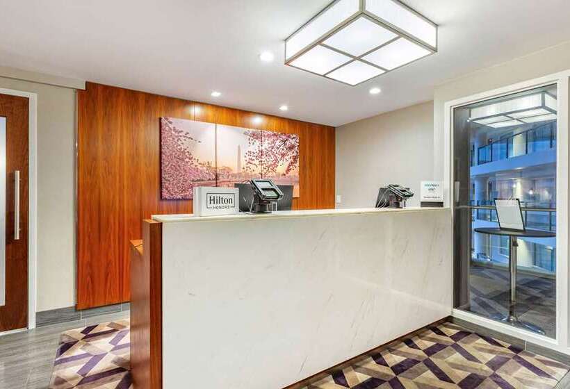 Fotos del hotel The District By Hilton Club:  5