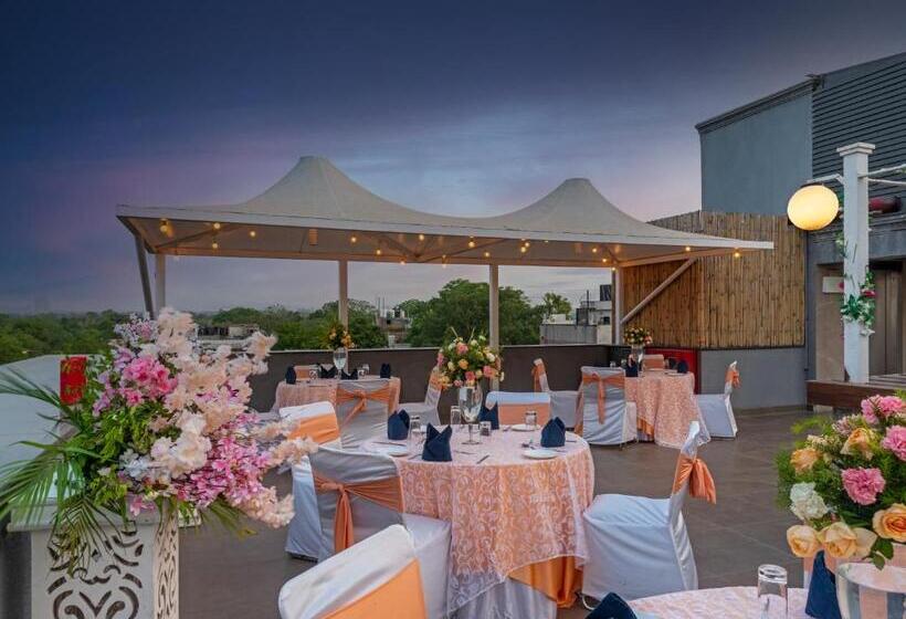 Fotos del hotel Saket 27:  4