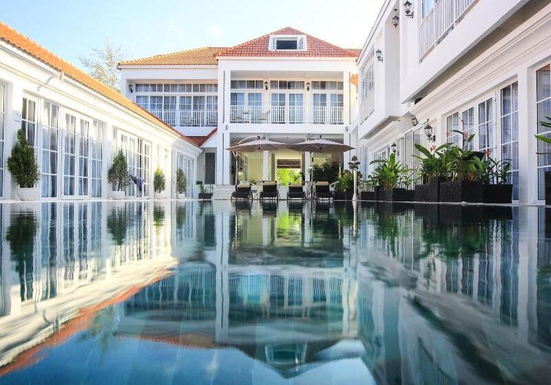 Fotos del hotel White Boutique  And Residences:  5