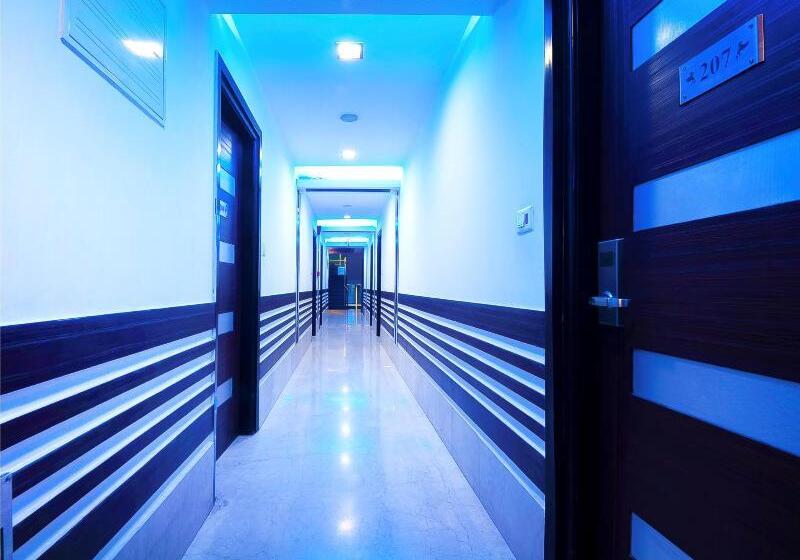 Fotos del hotel Amaltas International Couple Friendly   By Orion S:  9