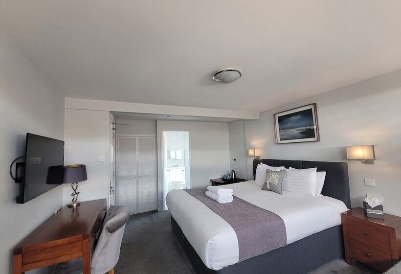 The Beeches  & Leisure Club