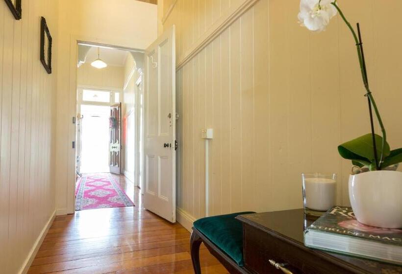 Fotos del hotel 99 Kirkland Bed & Breakfast:  2