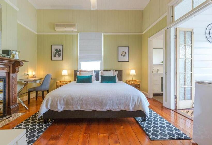 Fotos del hotel 99 Kirkland Bed & Breakfast:  9