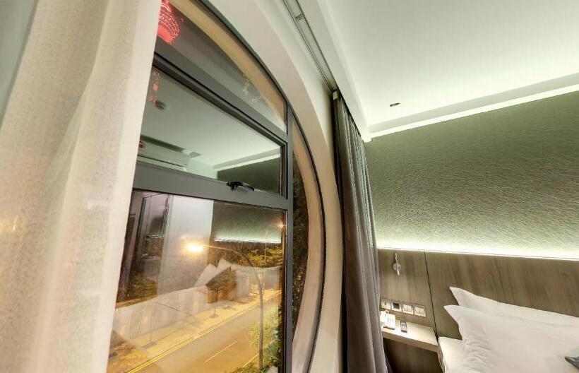 Fotos del hotel Flora By Crossroads:  6