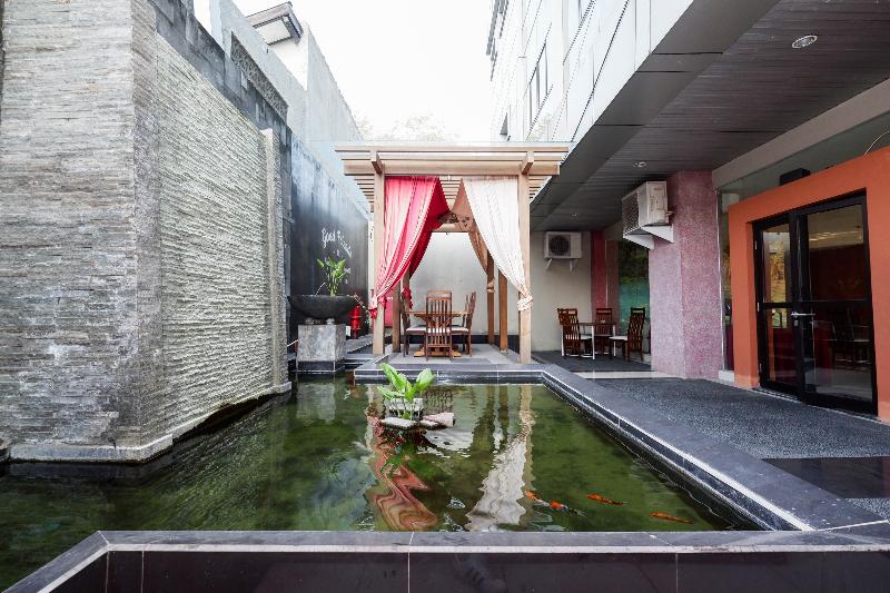 Fotos del hotel Capital O 1571 Utc  Semarang:  13
