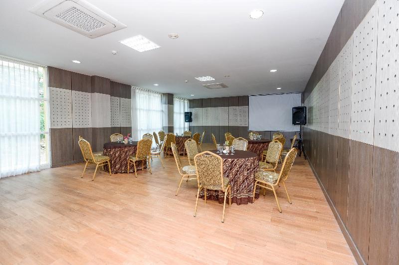 Fotos del hotel Capital O 1571 Utc  Semarang:  6