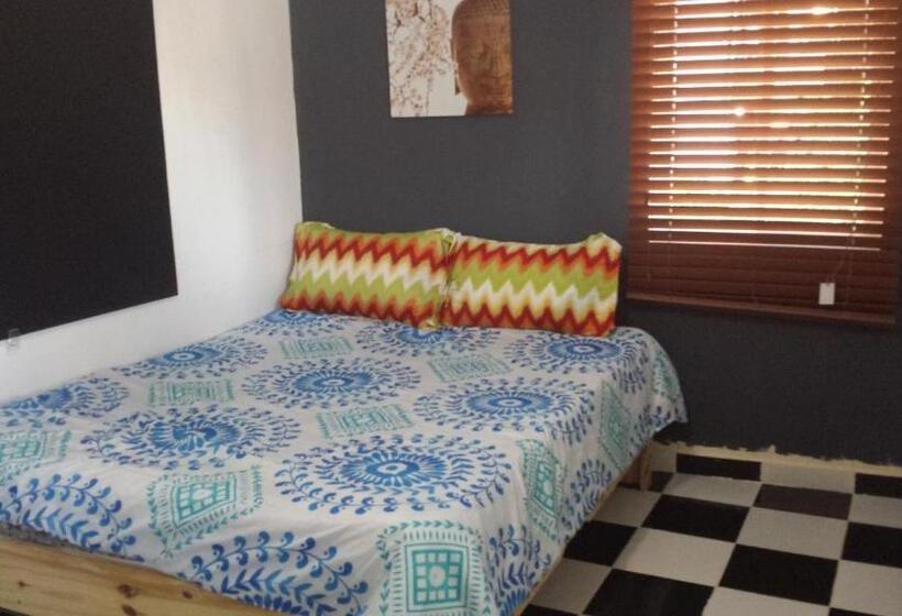 Fotos del hotel Aarony House:  21