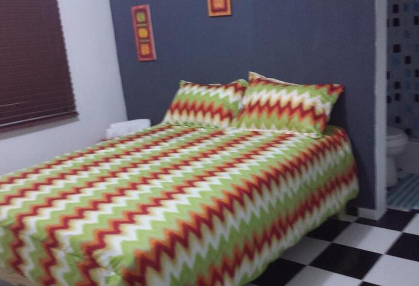 Fotos del hotel Aarony House:  16