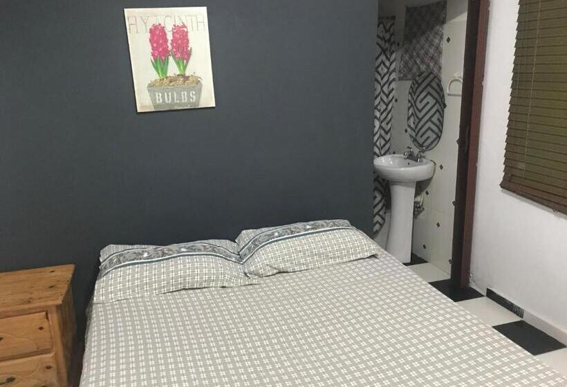 Fotos del hotel Aarony House:  12