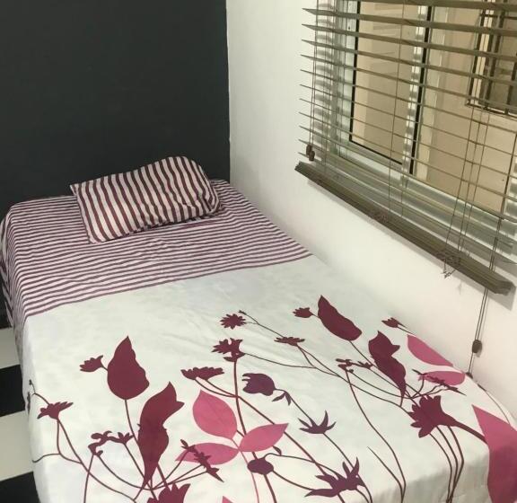 Fotos del hotel Aarony House:  19