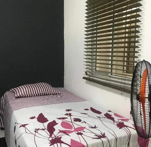 Fotos del hotel Aarony House:  8