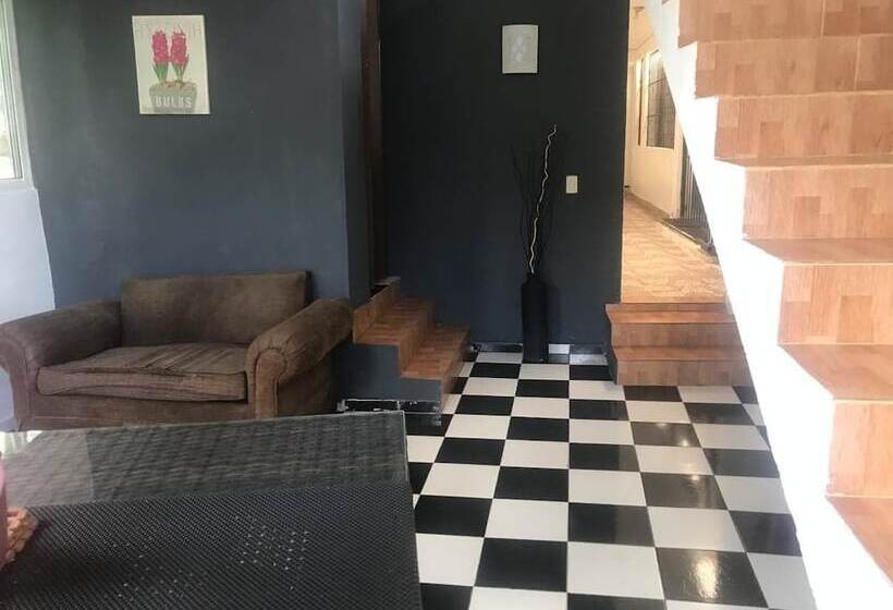 Fotos del hotel Aarony House:  2