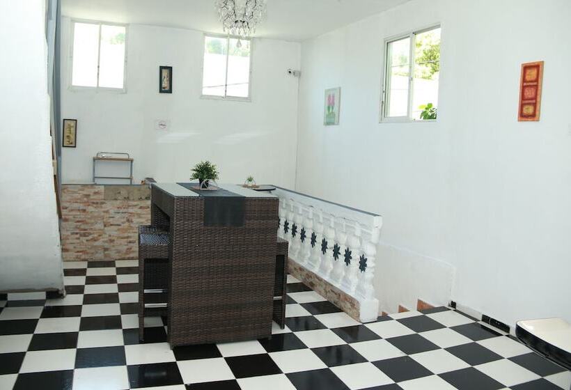 Fotos del hotel Aarony House:  3