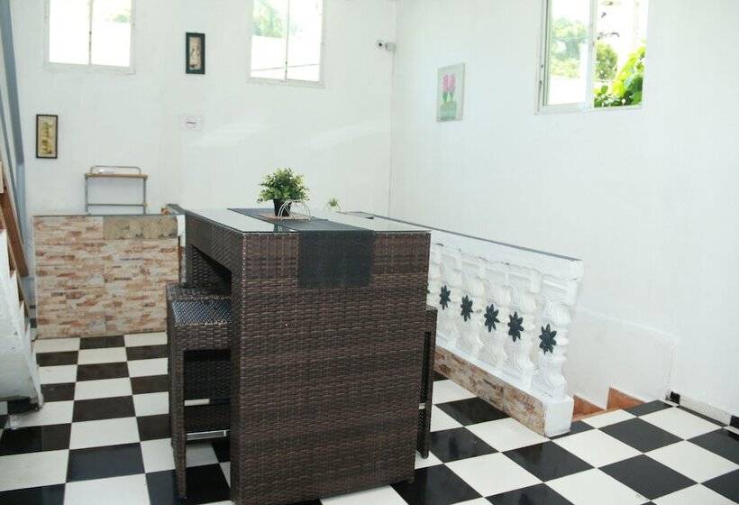 Fotos del hotel Aarony House:  22