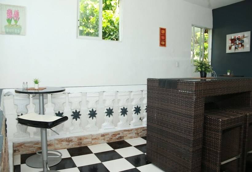 Fotos del hotel Aarony House:  14