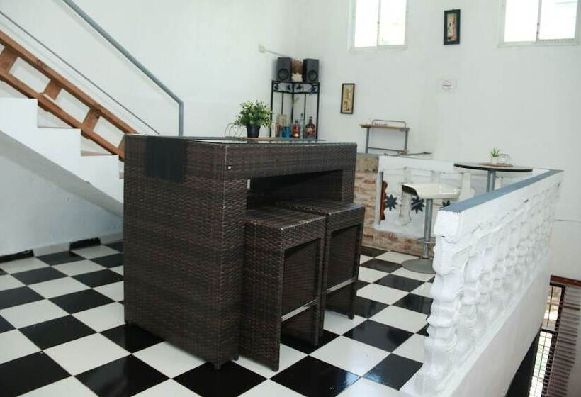 Fotos del hotel Aarony House:  18