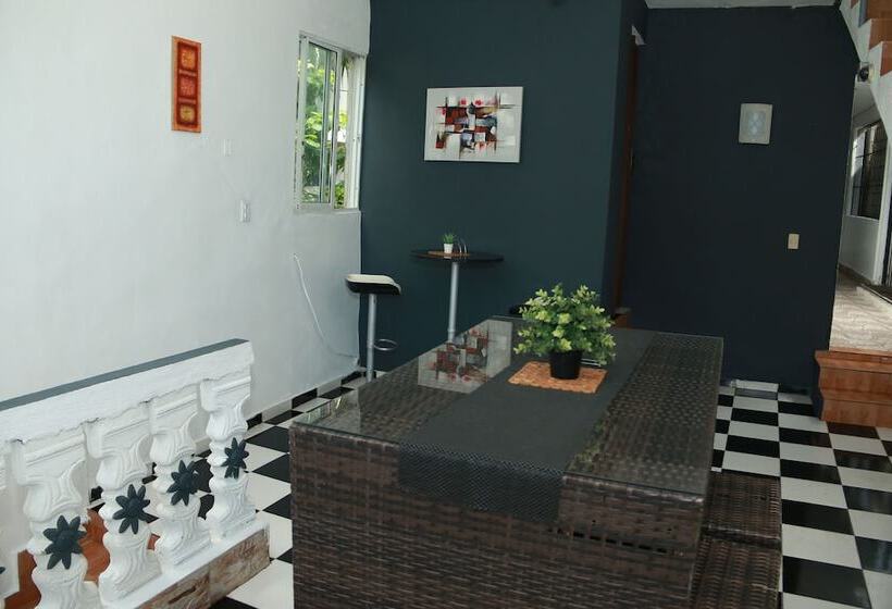 Fotos del hotel Aarony House:  25