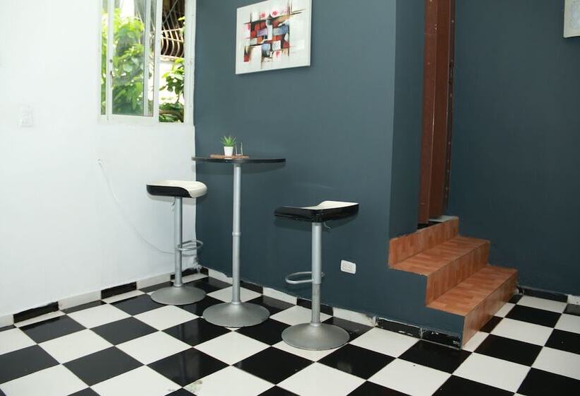 Fotos del hotel Aarony House:  4