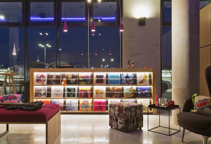 Fotos del hotel Moxy Vienna Airport:  24