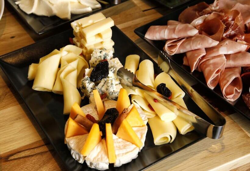 Fotos del hotel All Seasons Residence:  3