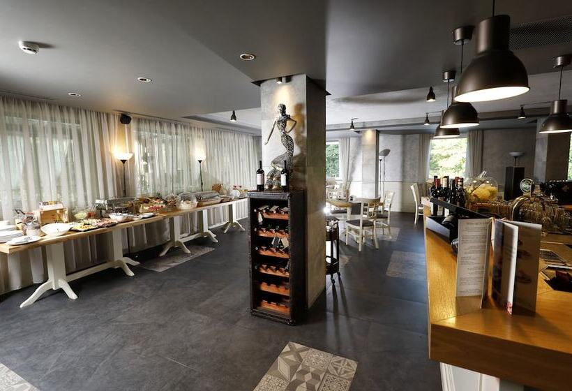 Fotos del hotel All Seasons Residence:  13