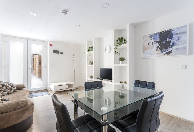 Fotos del hotel Mika Downtown:  25