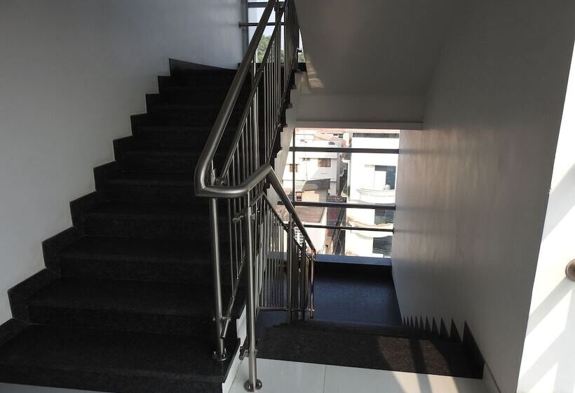 Fotos del hotel The Central Residency:  18