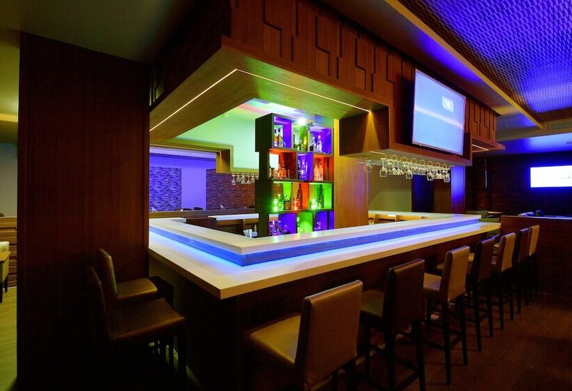 Fotos del hotel The Central Residency:  11