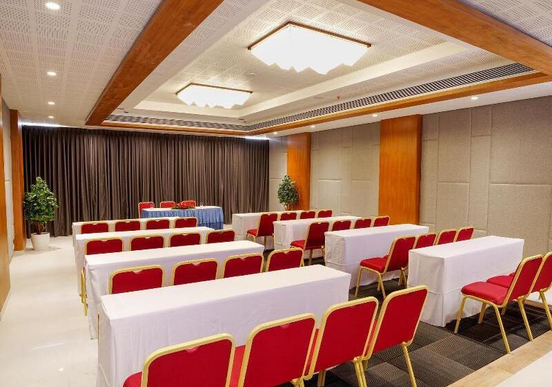 Fotos del hotel The Central Residency:  12