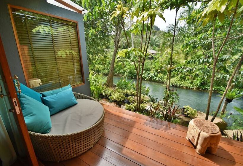 Fotos del hotel The Nine Thipthara Klongson Resort:  13