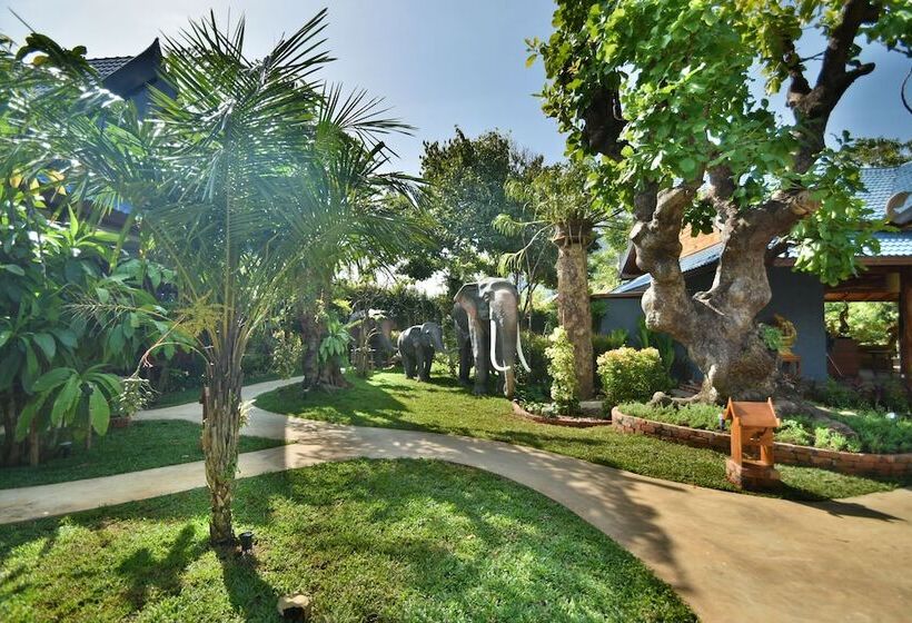 Fotos del hotel The Nine Thipthara Klongson Resort:  19