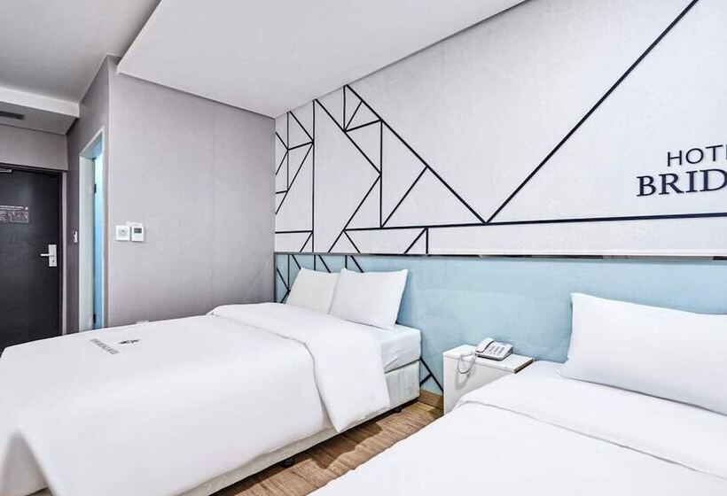 Fotos del hotel Bridge:  6