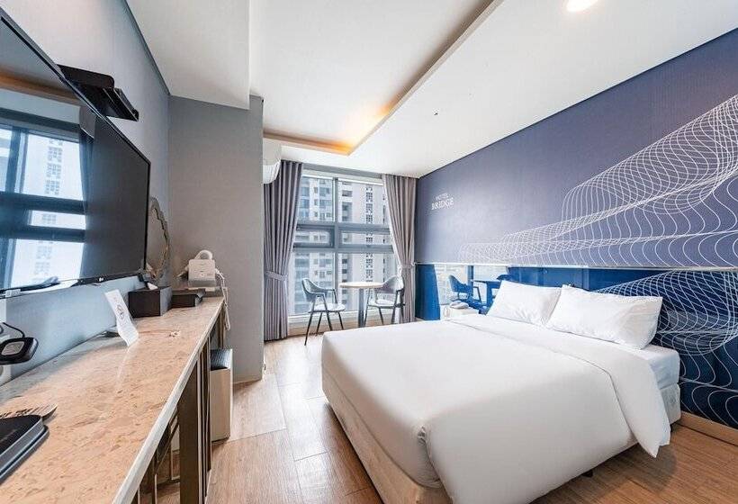 Fotos del hotel Bridge:  9