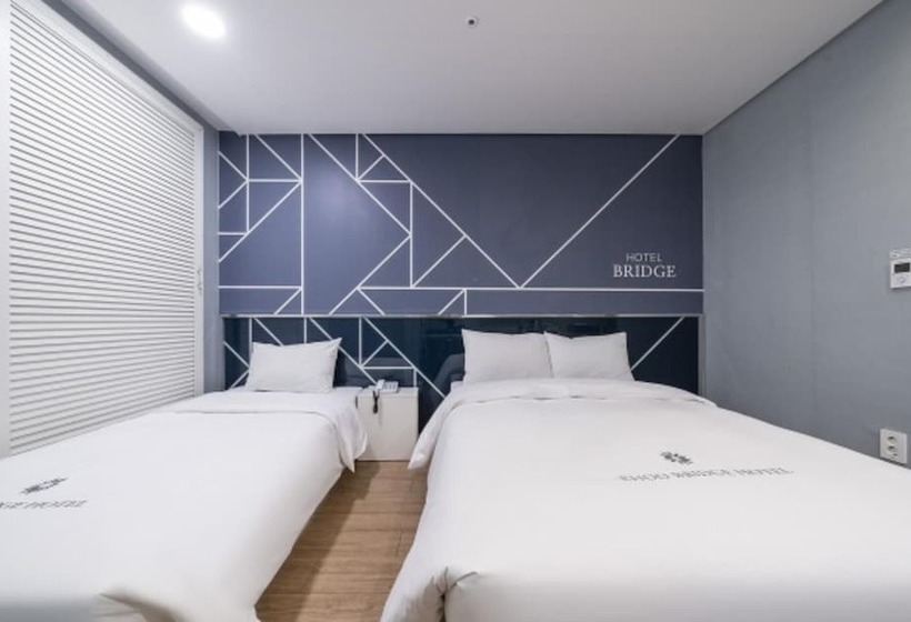 Fotos del hotel Bridge:  2