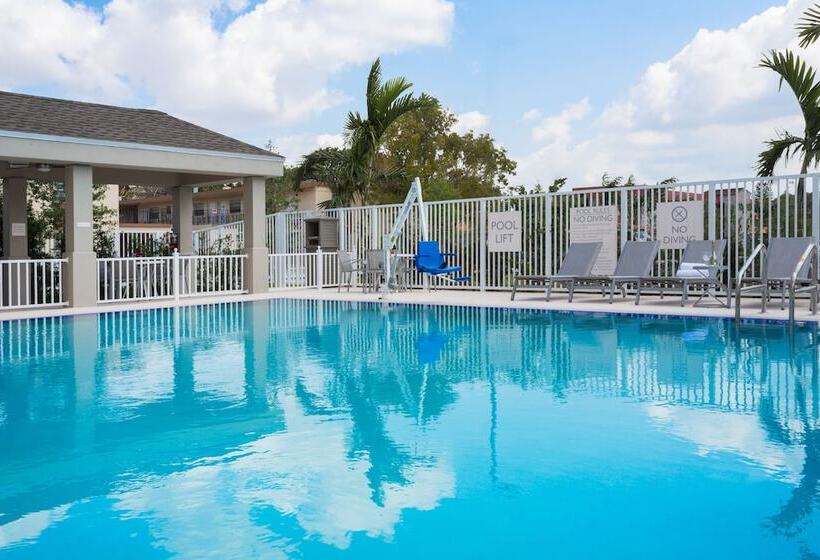 Fotos del hotel Candlewood Suites Miami Intl Airport  36th St, An Ihg:  3